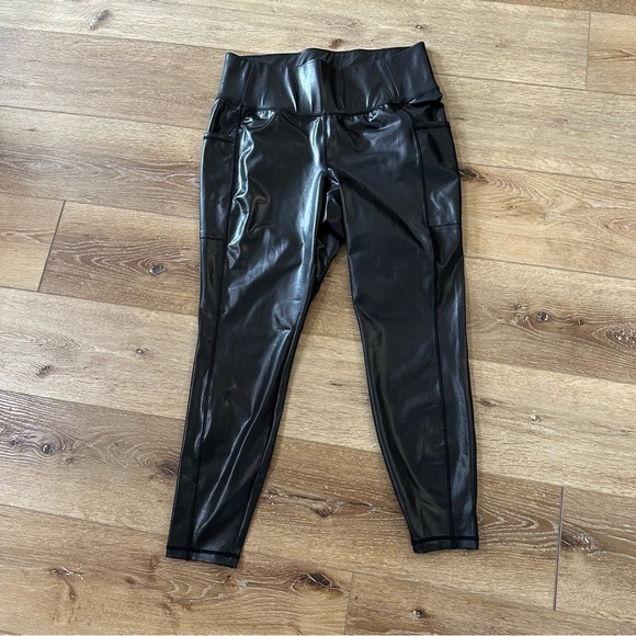 Livi For Lane Bryant Women’s Black 7/8 Faux Leather Leggings Sz 14/16 GUC - Picture 2 of 6